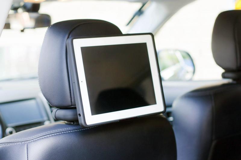 Prestatie Voorzien Teken een foto Luxe iPad 2 & iPad 3 auto hoofdsteun houder accessoires power & IR  transmitter M2-20-3R van inCarBite | inCarBite Luxe iPad auto hoofdsteun  houder inCarBitestore